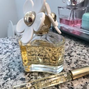 Marc Jacobs Daisy perfume